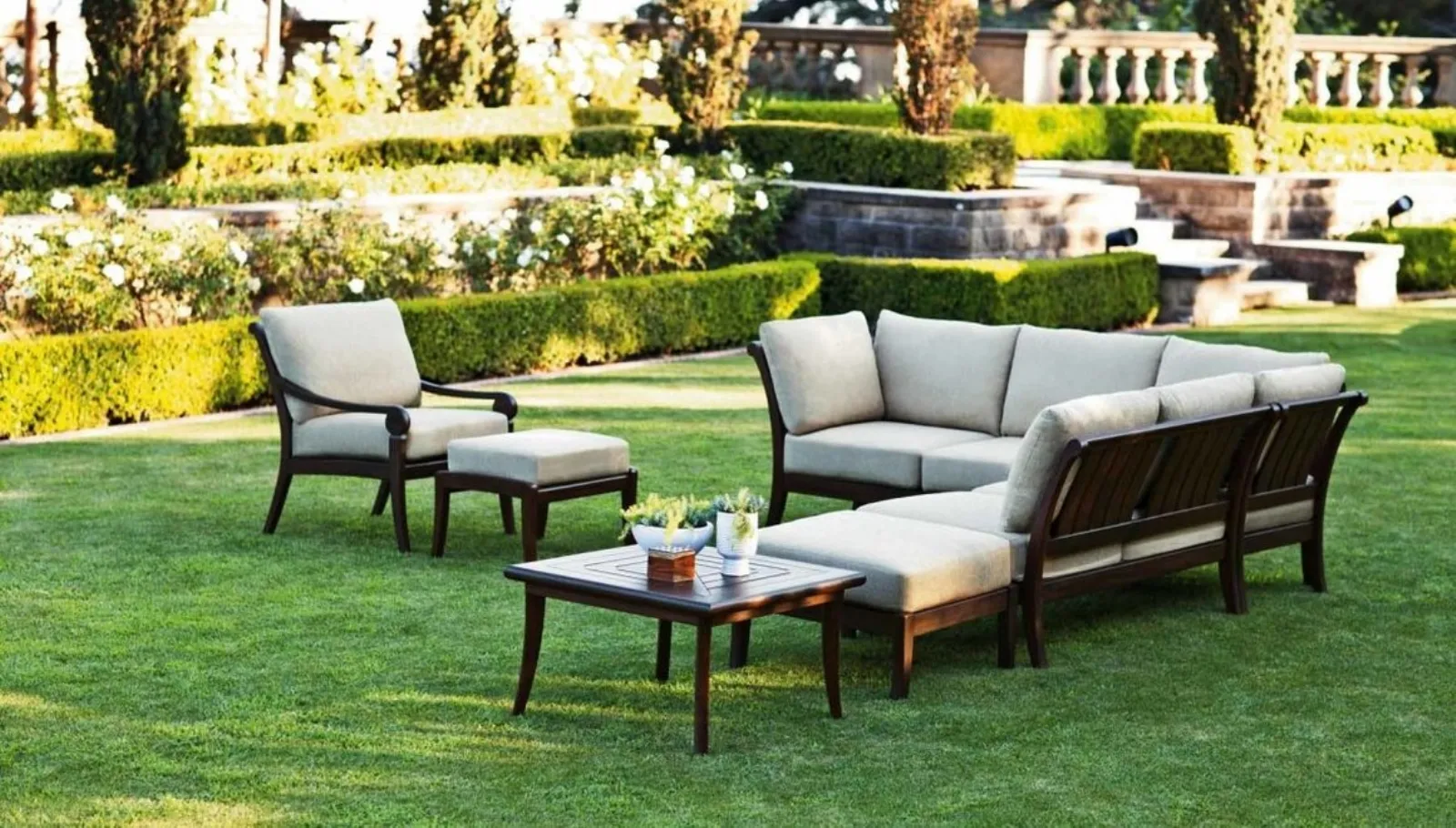 Outdoor garden sofa set for Dubai villas with weather-resistant cushions and aluminium frame