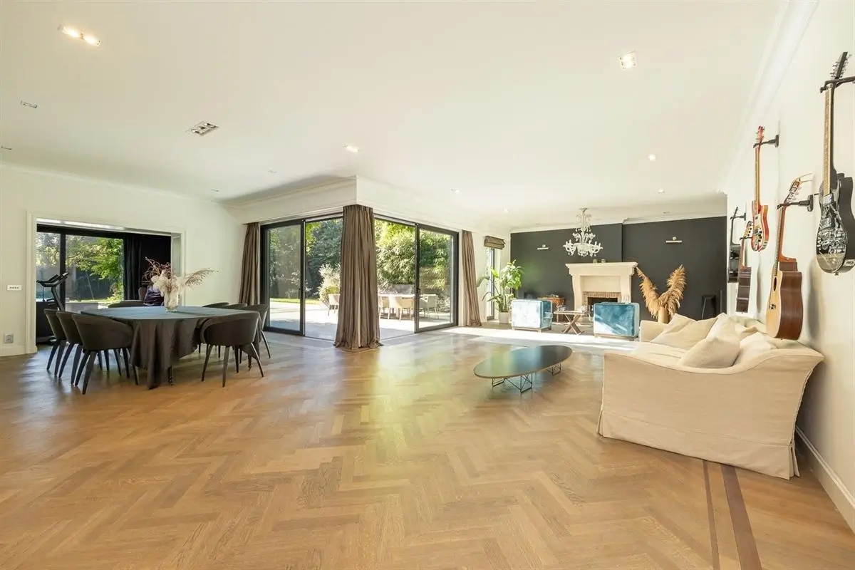 Solid wood flooring Dubai premium hardwood plank finish